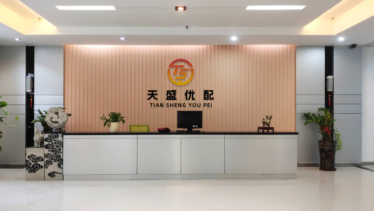 聚富人 善莫大焉：我师兄操盘极狠， 从不盯日线，只守20日均线。 每次出手都在价格回踩均线企稳时， 缩量调整的标的更是首选。 他像猎豹般静待时机， 绝不频繁进出， 常说：“破线就砍，趋势不猜...